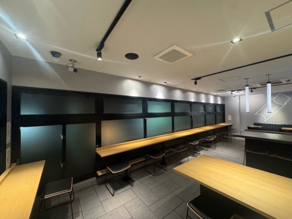 ファストフード店舗天神店内装仕上工事の画像