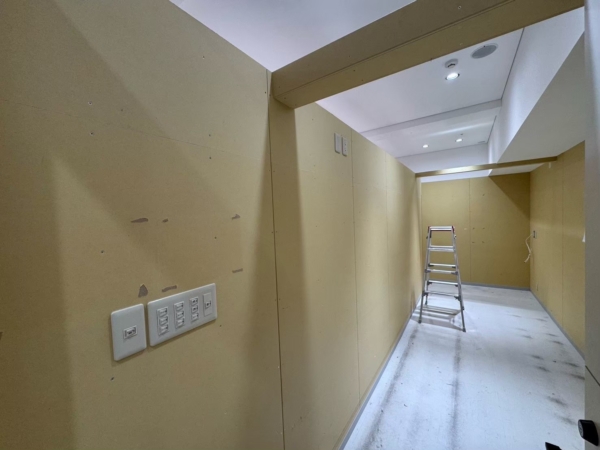 某衣服屋店舗天神店電波遮断シート貼りの画像