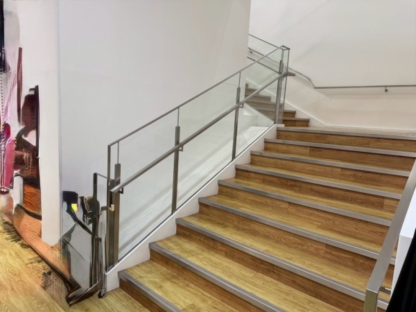 某衣服屋店舗大分店目隠しシート貼り工事の画像