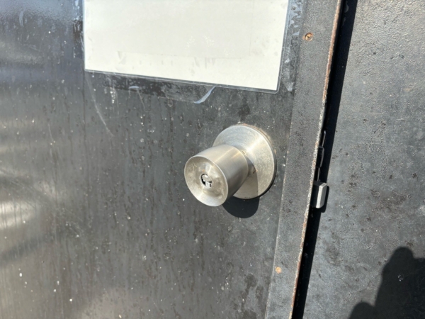 某回転寿司チェーン店舗野方店ドアノブ交換の画像