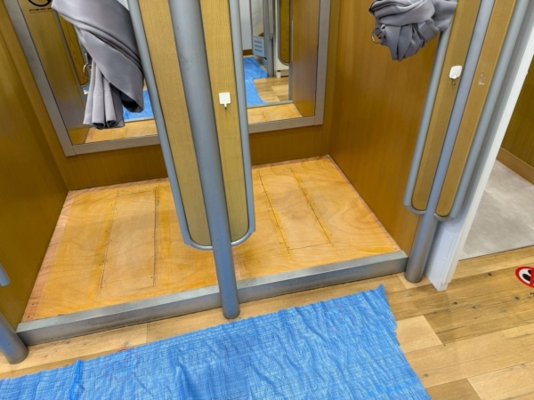 某衣服屋店舗出水店タイル工事【施工中】の画像