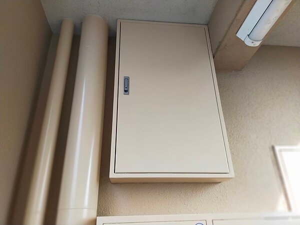福岡市中央区　共用鉄部塗装工事　某マンションの画像