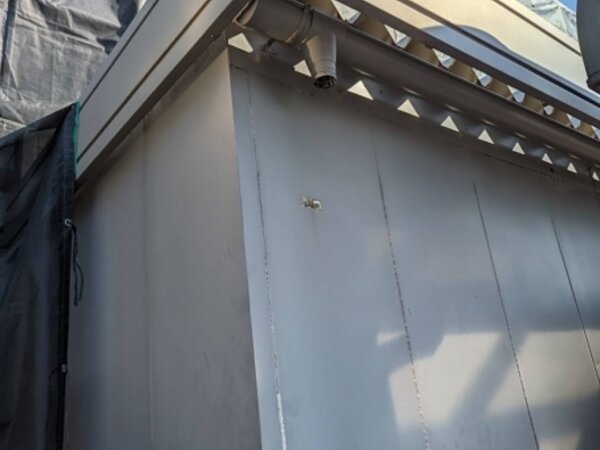 某ファーストフード店舗福岡空港付近の屋根・外壁改修工事（雨樋編）の画像