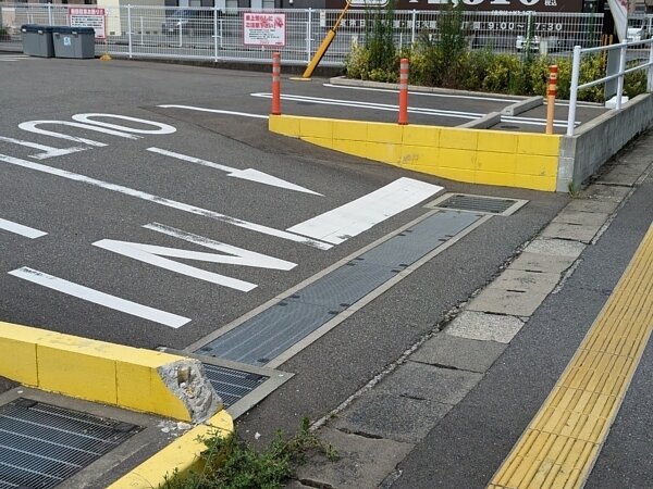 某ドラッグストア店舗大佐野店ブロック工事の画像