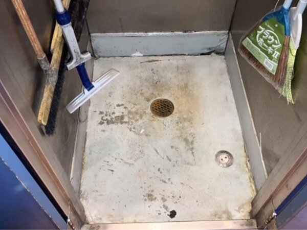 某飲食店舗直方店パネル張り工事の画像