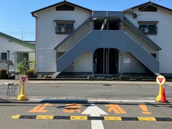 某衣服屋店舗姪浜店ミラー取付工事の画像