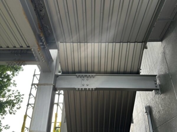 某家電量販店舗熊本店階段工事【施工後】の画像