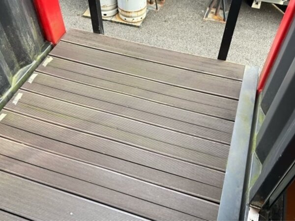 某ホテル江北店ウッドデッキ工事の画像