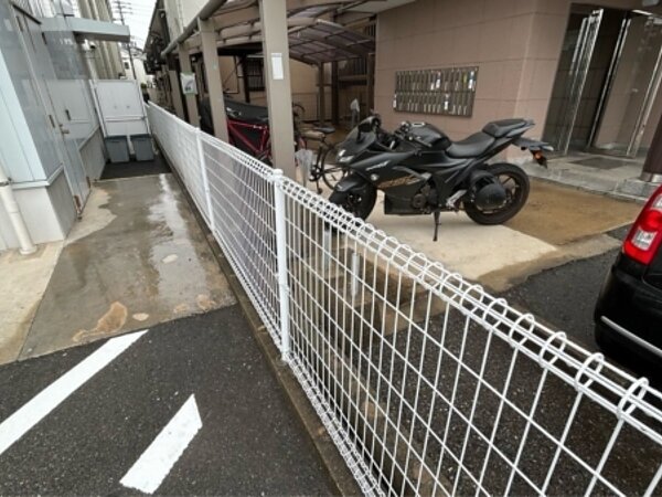某薬局屋店舗三笘店フェンス工事の画像